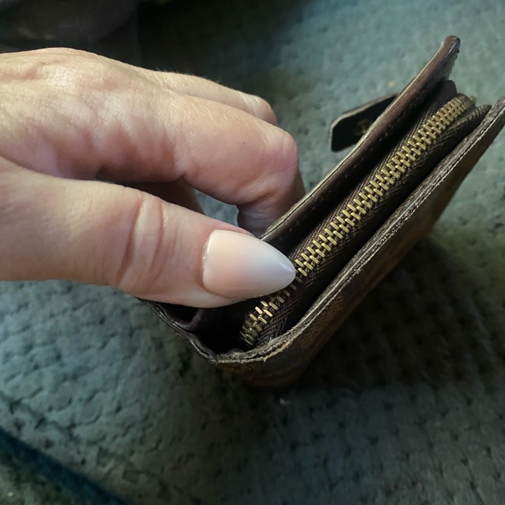 Louis Vuitton authentic damier ebene Wallet - Picture 8 of 10